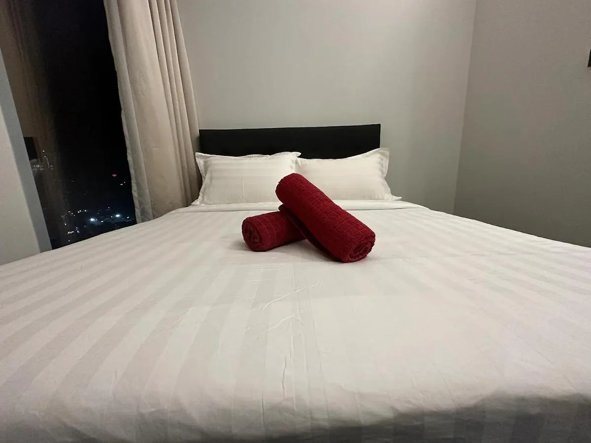 Two Bedroom Apartment Klcc With Rooftop Pool And City View Kuala Lumpur Malezja