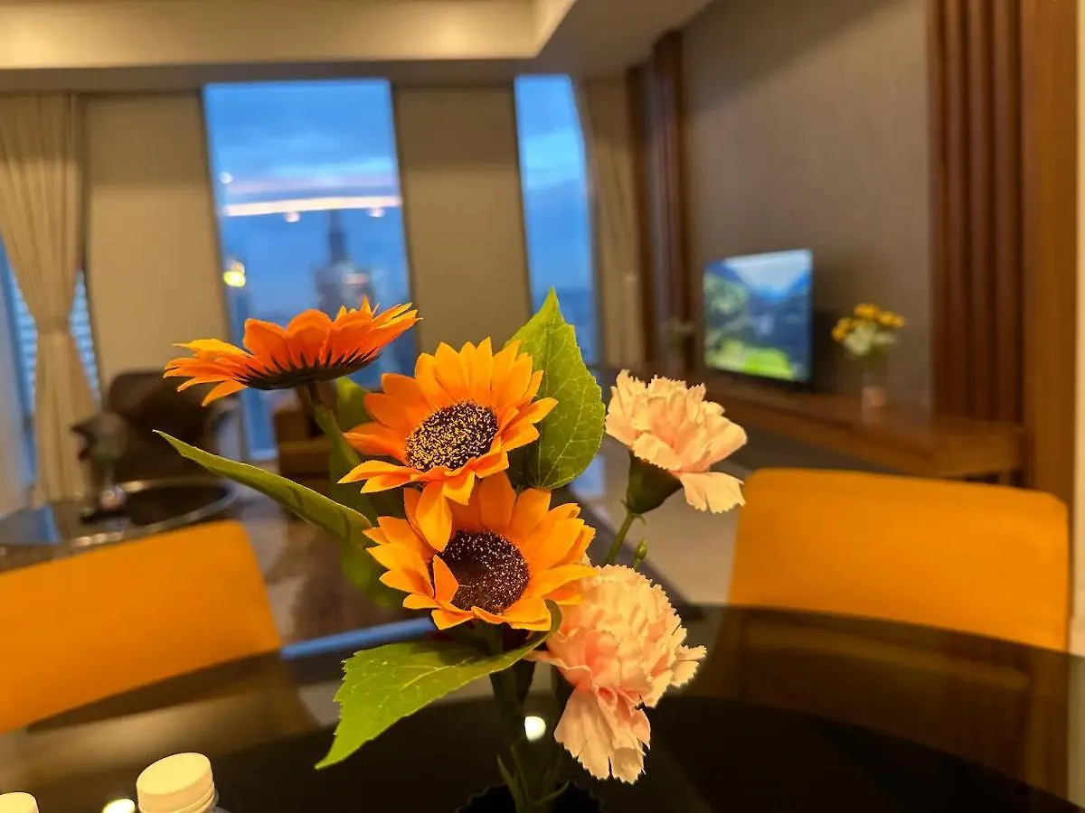 Two Bedroom Apartment Klcc With Rooftop Pool And City View Kuala Lumpur 0*,  Malezja