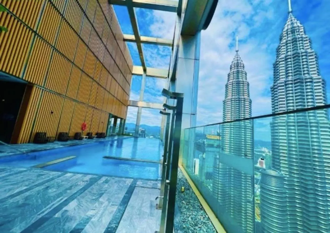 Two Bedroom Apartment Klcc With Rooftop Pool And City View location