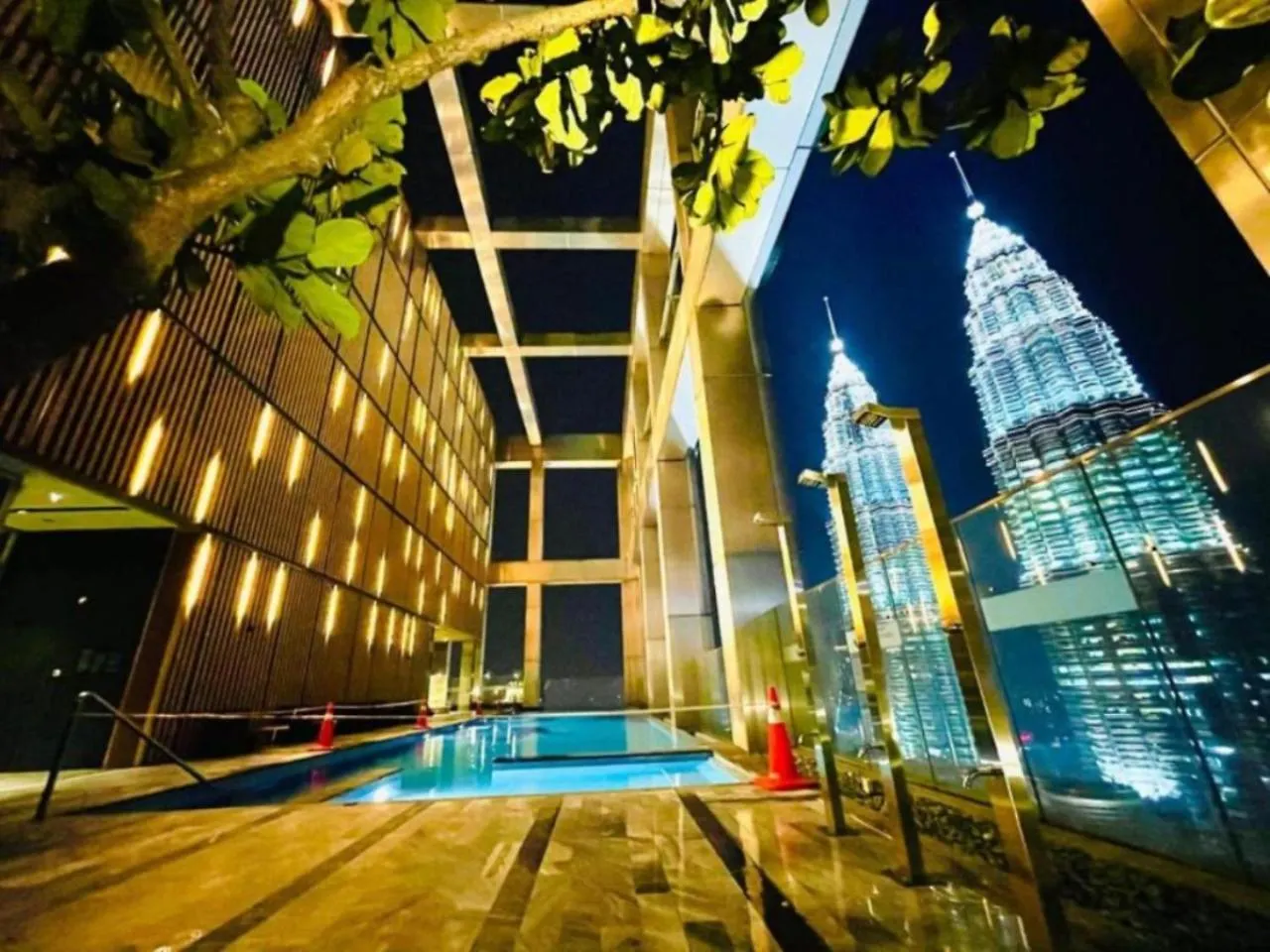 Two Bedroom Apartment Klcc With Rooftop Pool And City View Kuala Lumpur
